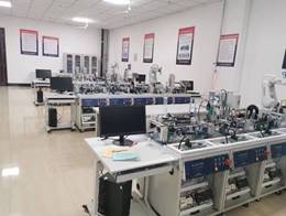 厨房里摆着许多物品描述已自动生成 厨房里摆着许多物品描述已自动生成